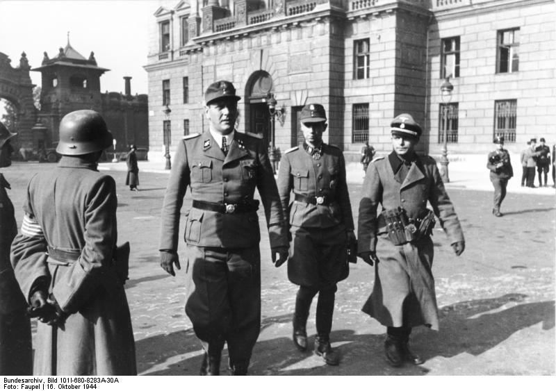 Bundesarchiv_Bild_101I-680-8283A-30A,_Budapest,_Otto_Skorzeny,_Adrian_v._Fölkersam